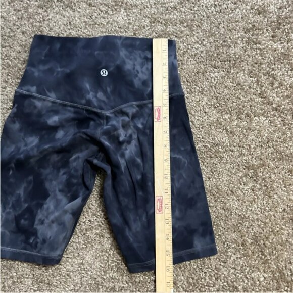 Lululemon Women's Black Tie-Dye Shorts size 4 - Picture 5 of 6